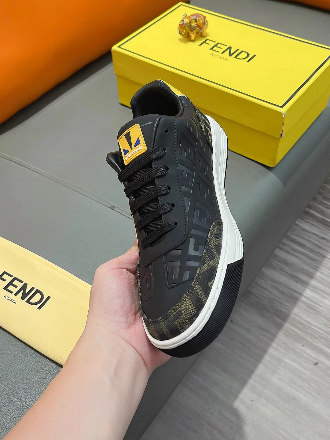 Men's shoes FENDI "Fendi" P400 Regular size: 38-44 (casual shoes) Product materials: Selected cowhide upper, soft sheepskin lining; original outsole.